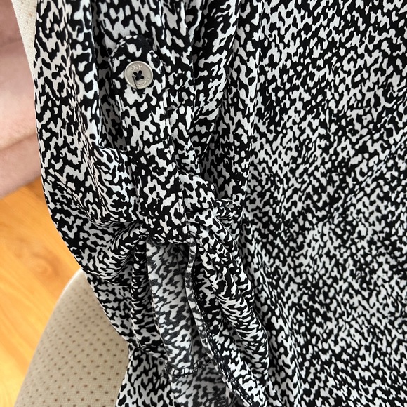 3/$20 Jones New York Top - Picture 3 of 3